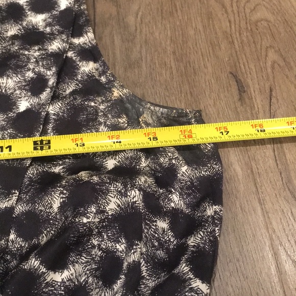 Hugo Boss Silk Black White Sleeveless Shirt - Picture 5 of 8